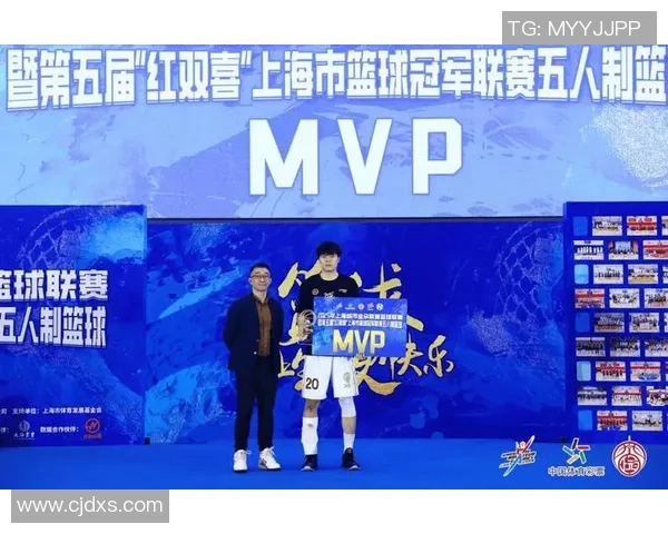 上海篮球队在邀请赛中以66分稳居积分榜首位展现强劲实力